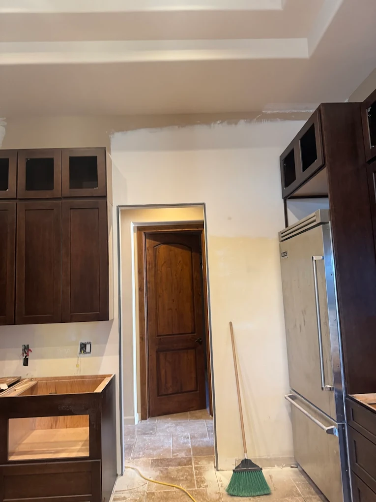 Hallway and kitchen wall finish